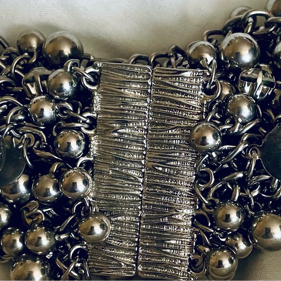 Tracy, Lynn chunky magnetic bracelet - Picture 10 of 11